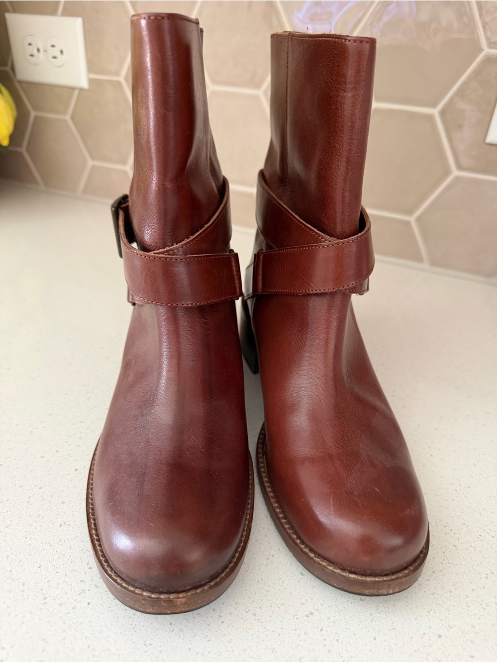 Saks Fifth Avenue Chestnut Brown Leather Ankle Boots Made In Italy Size 37 (7M)